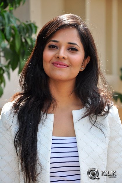 Anasuya-at-Kshanam-Movie-Release-Press-Meet